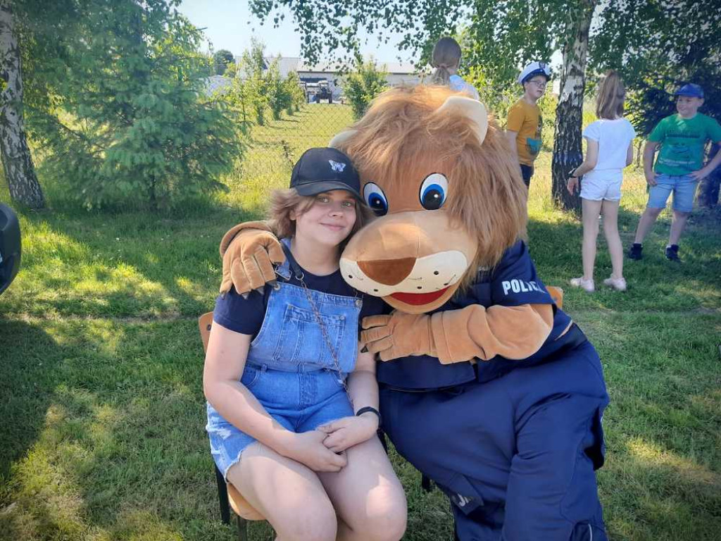 Dzień Dziecka z policjantami, leśnikami, strażnikami i sierżantem Lwem [ZDJĘCIA]
