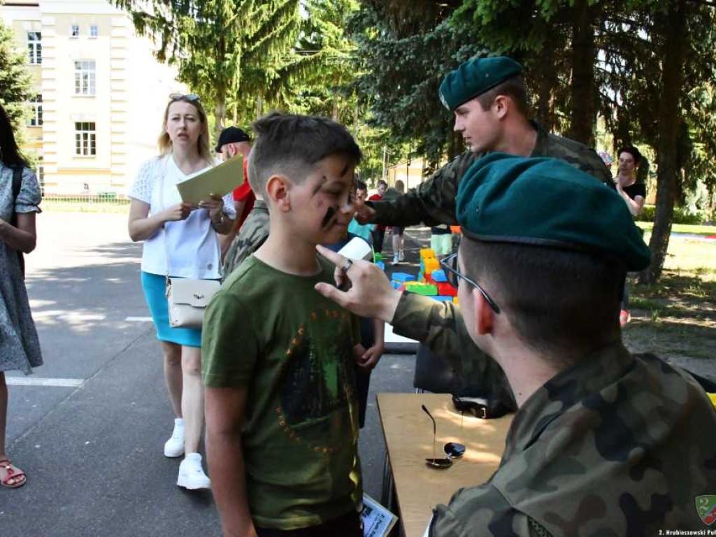 Hrubieszów: Koszary odwiedziło ponad 1000 osób [ZDJĘCIA, WIDEO]
