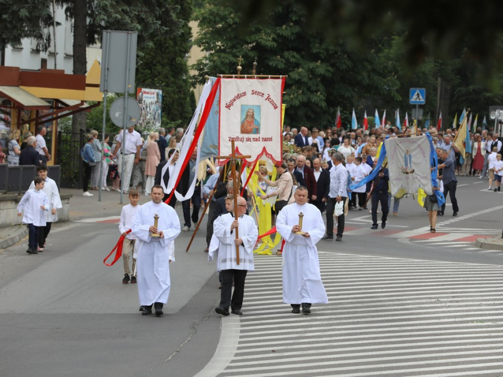 Hrubieszów: Procesja Bożego Ciała w parafiach św. Mikołaja i św. Stanisława Kostki [ZDJĘCIA]