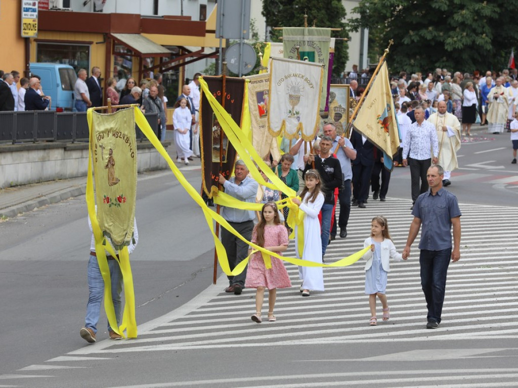 Hrubieszów: Procesja Bożego Ciała w parafiach św. Mikołaja i św. Stanisława Kostki [ZDJĘCIA]