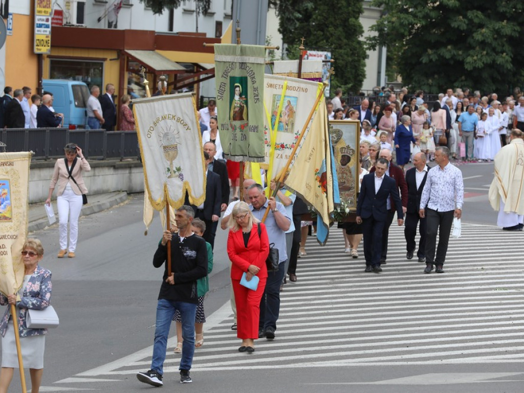 Hrubieszów: Procesja Bożego Ciała w parafiach św. Mikołaja i św. Stanisława Kostki [ZDJĘCIA]