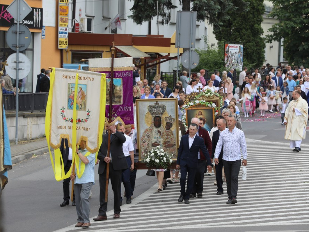 Hrubieszów: Procesja Bożego Ciała w parafiach św. Mikołaja i św. Stanisława Kostki [ZDJĘCIA]