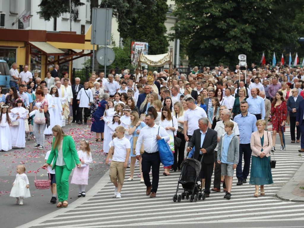Hrubieszów: Procesja Bożego Ciała w parafiach św. Mikołaja i św. Stanisława Kostki [ZDJĘCIA]