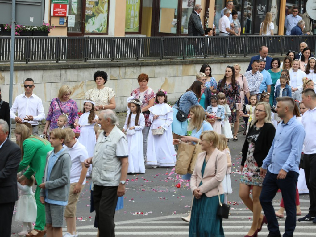 Hrubieszów: Procesja Bożego Ciała w parafiach św. Mikołaja i św. Stanisława Kostki [ZDJĘCIA]