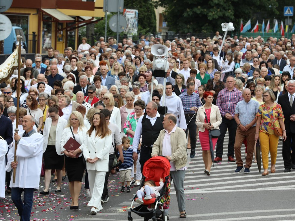 Hrubieszów: Procesja Bożego Ciała w parafiach św. Mikołaja i św. Stanisława Kostki [ZDJĘCIA]