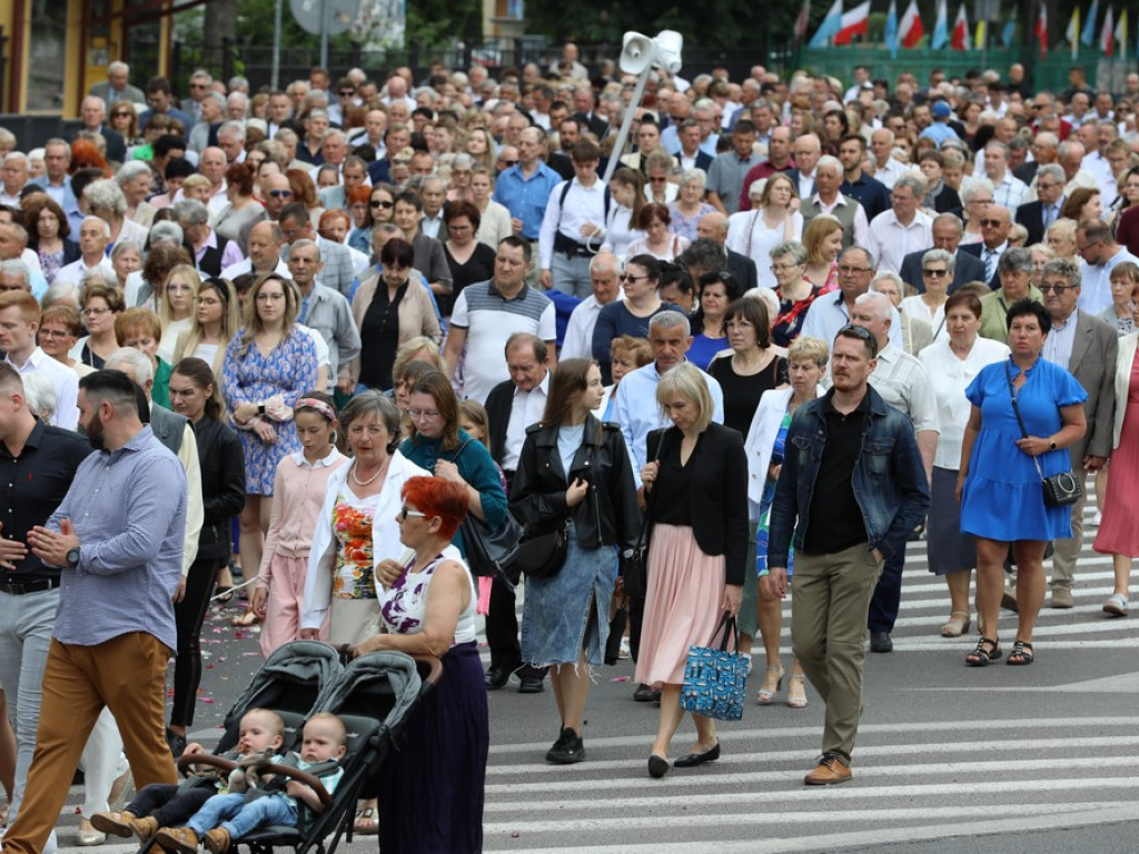 Hrubieszów: Procesja Bożego Ciała w parafiach św. Mikołaja i św. Stanisława Kostki [ZDJĘCIA]