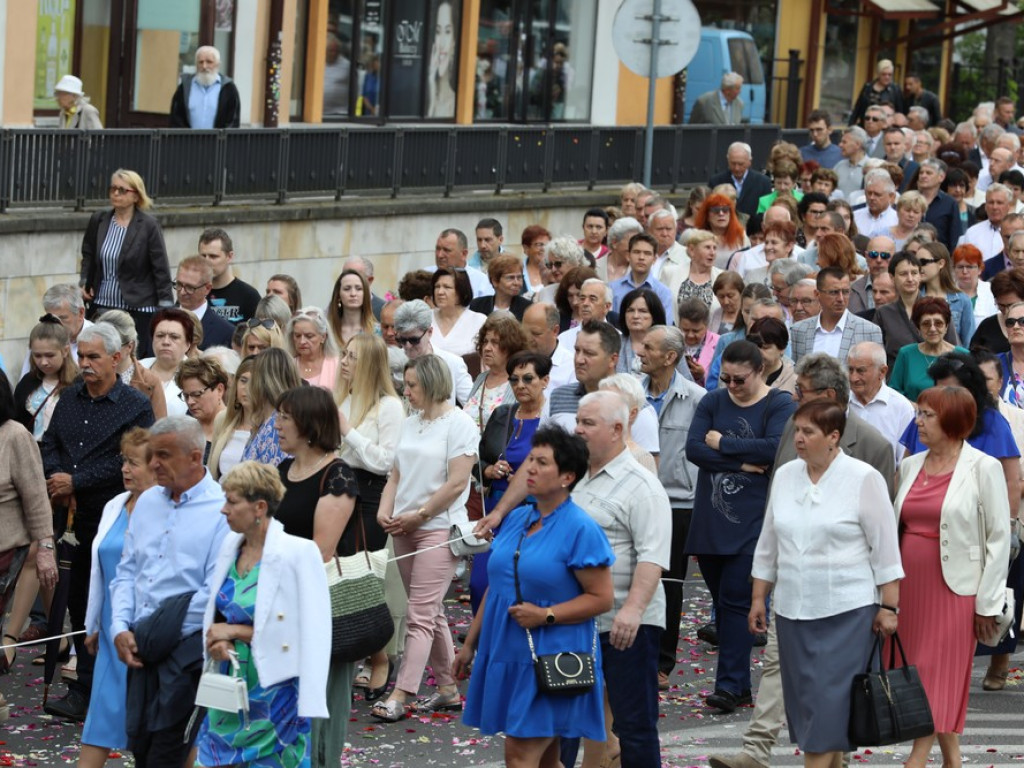 Hrubieszów: Procesja Bożego Ciała w parafiach św. Mikołaja i św. Stanisława Kostki [ZDJĘCIA]