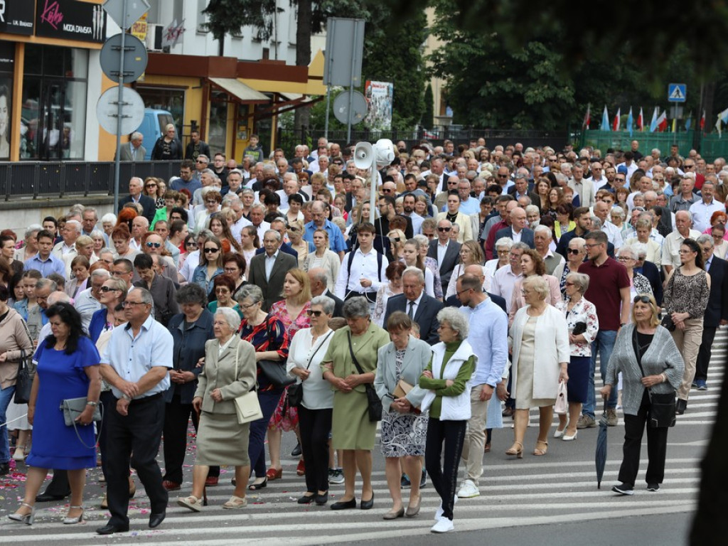 Hrubieszów: Procesja Bożego Ciała w parafiach św. Mikołaja i św. Stanisława Kostki [ZDJĘCIA]