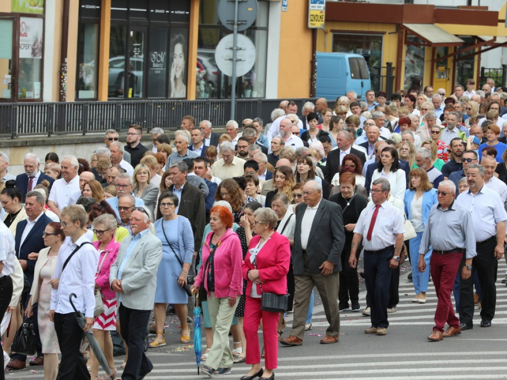 Hrubieszów: Procesja Bożego Ciała w parafiach św. Mikołaja i św. Stanisława Kostki [ZDJĘCIA]