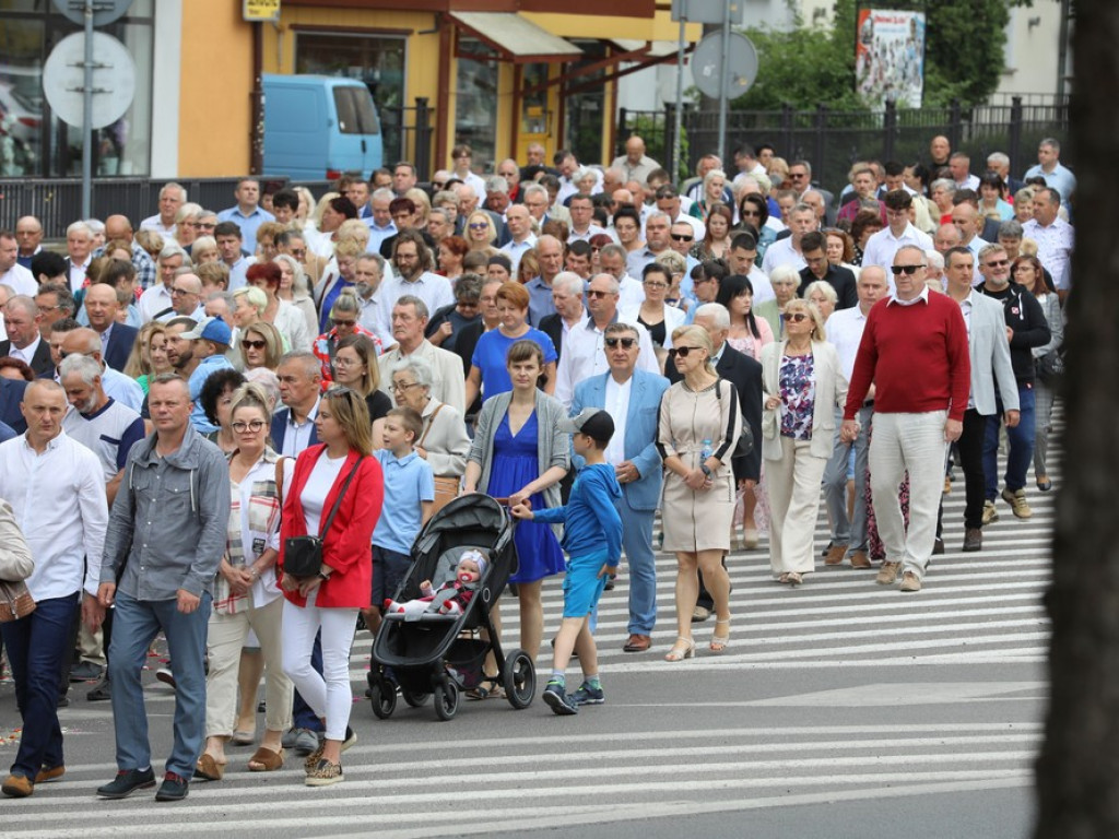 Hrubieszów: Procesja Bożego Ciała w parafiach św. Mikołaja i św. Stanisława Kostki [ZDJĘCIA]