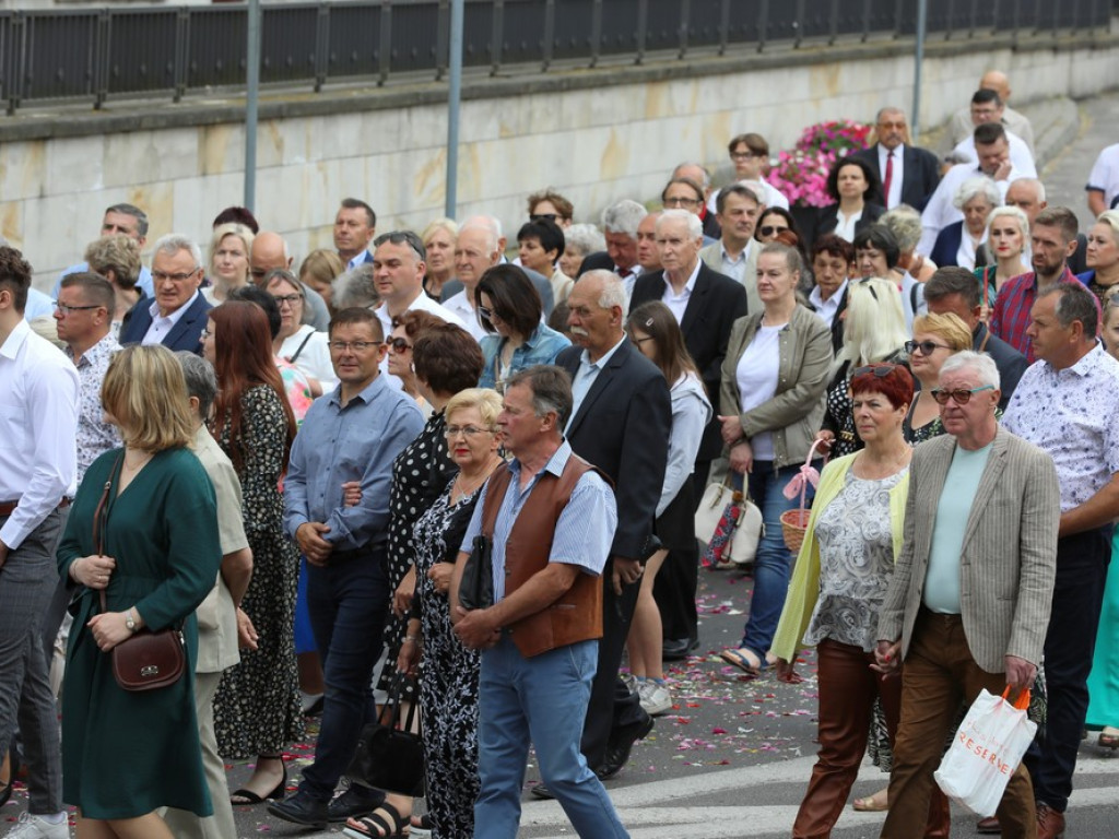 Hrubieszów: Procesja Bożego Ciała w parafiach św. Mikołaja i św. Stanisława Kostki [ZDJĘCIA]