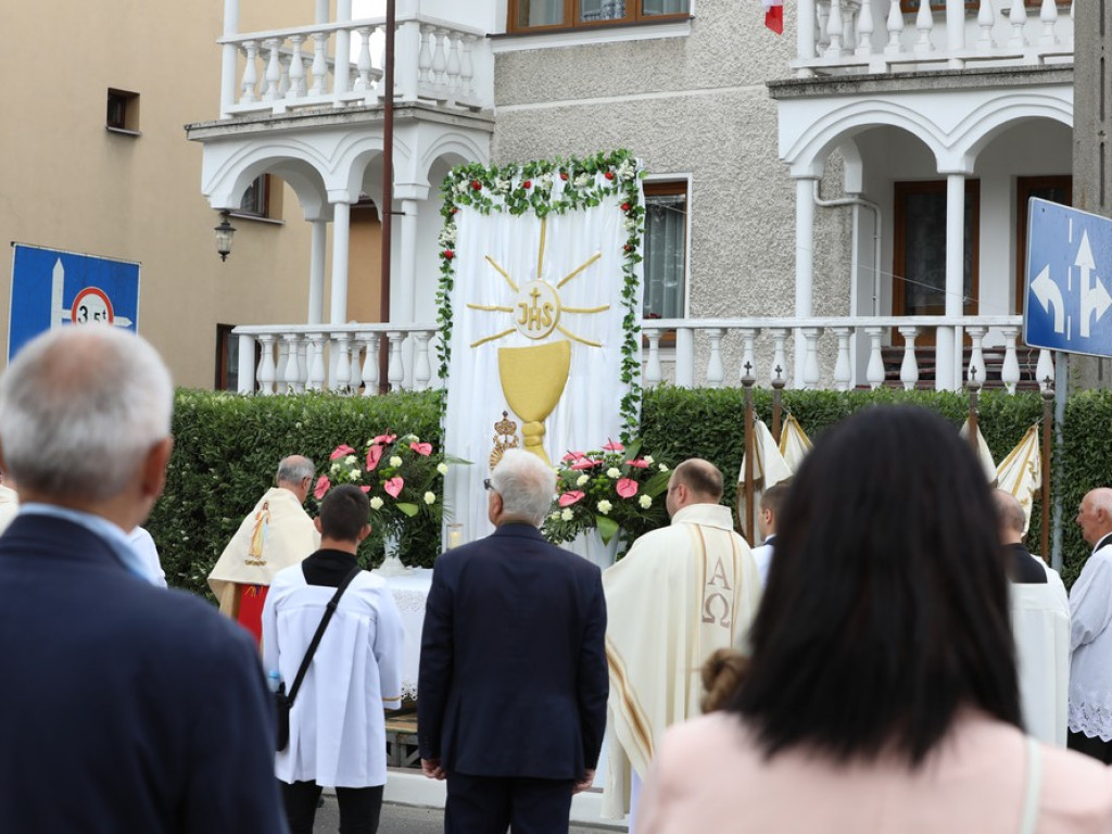 Hrubieszów: Procesja Bożego Ciała w parafiach św. Mikołaja i św. Stanisława Kostki [ZDJĘCIA]