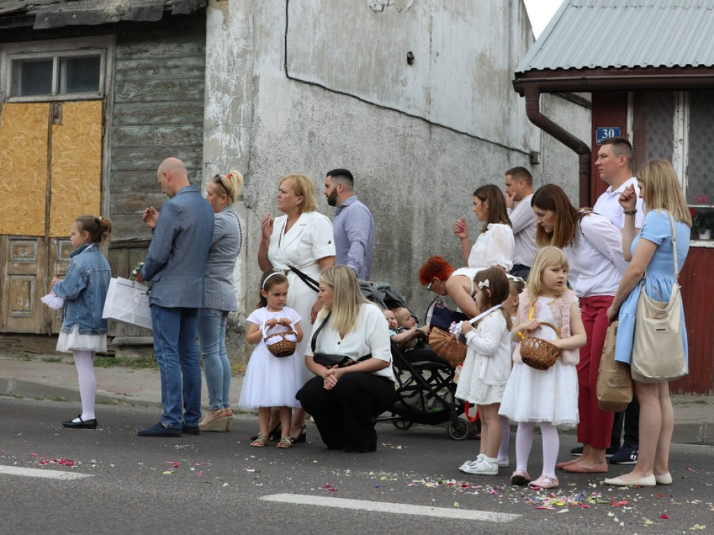 Hrubieszów: Procesja Bożego Ciała w parafiach św. Mikołaja i św. Stanisława Kostki [ZDJĘCIA]