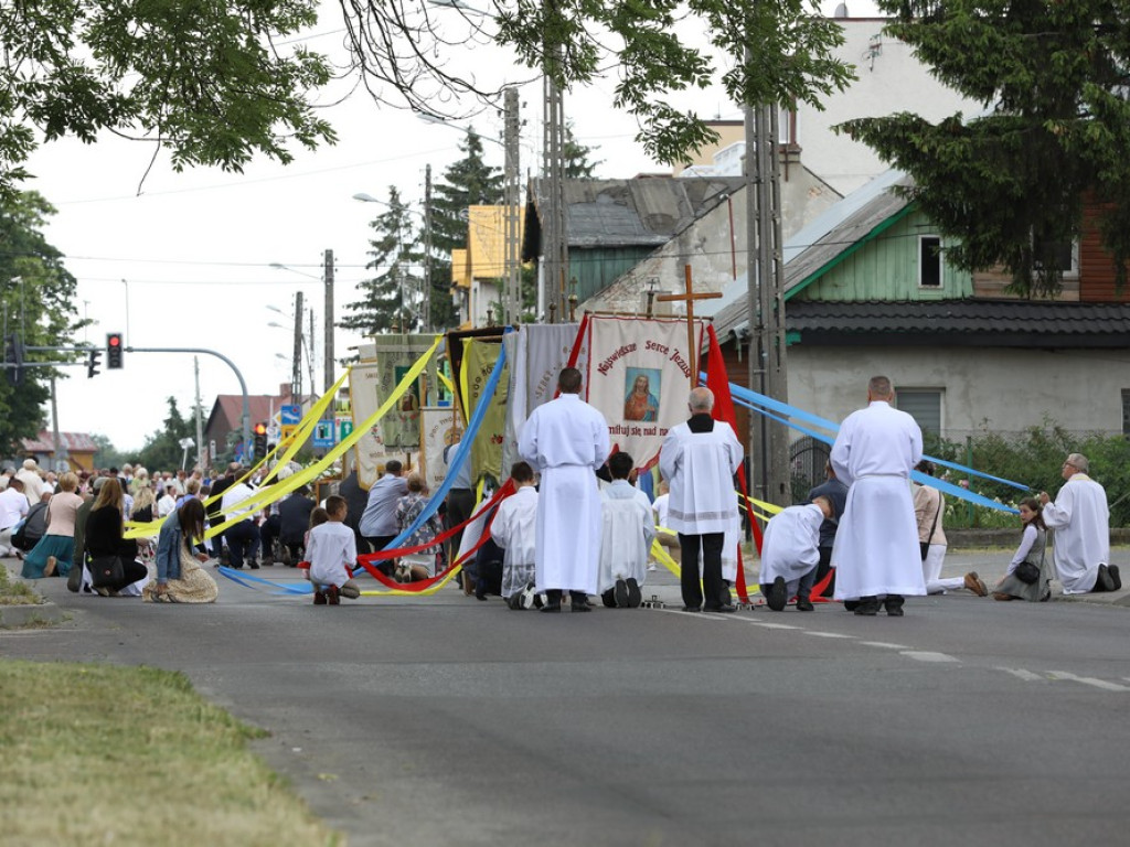 Hrubieszów: Procesja Bożego Ciała w parafiach św. Mikołaja i św. Stanisława Kostki [ZDJĘCIA]