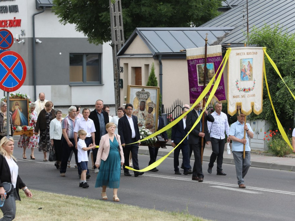 Hrubieszów: Procesja Bożego Ciała w parafiach św. Mikołaja i św. Stanisława Kostki [ZDJĘCIA]
