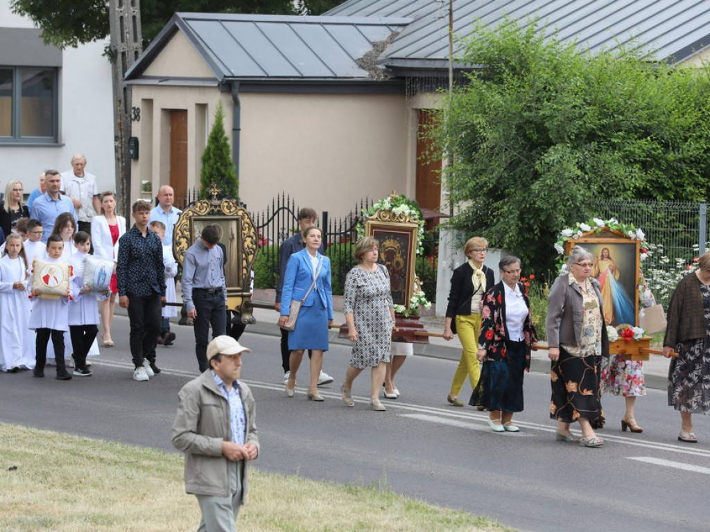 Hrubieszów: Procesja Bożego Ciała w parafiach św. Mikołaja i św. Stanisława Kostki [ZDJĘCIA]
