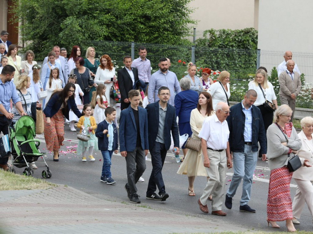 Hrubieszów: Procesja Bożego Ciała w parafiach św. Mikołaja i św. Stanisława Kostki [ZDJĘCIA]