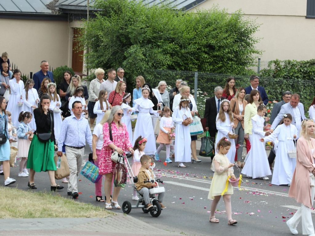 Hrubieszów: Procesja Bożego Ciała w parafiach św. Mikołaja i św. Stanisława Kostki [ZDJĘCIA]
