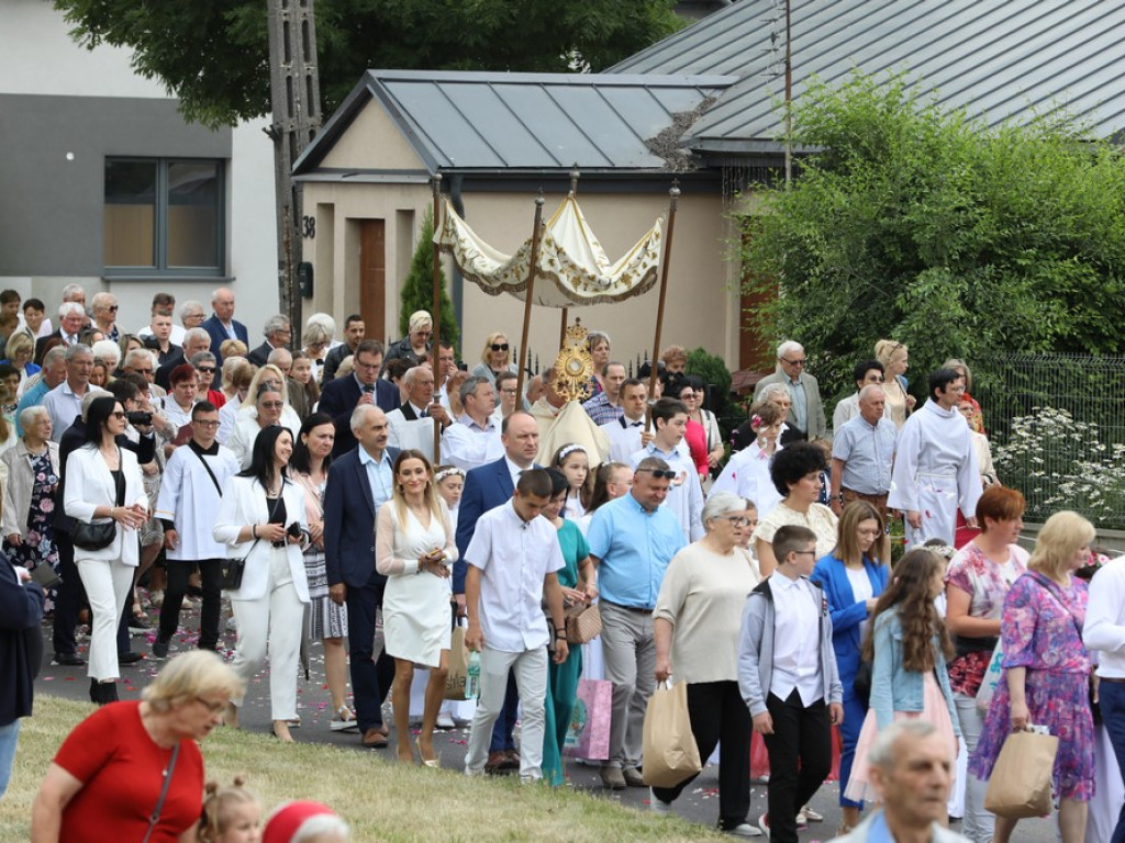 Hrubieszów: Procesja Bożego Ciała w parafiach św. Mikołaja i św. Stanisława Kostki [ZDJĘCIA]