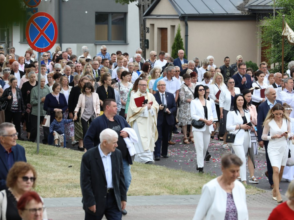 Hrubieszów: Procesja Bożego Ciała w parafiach św. Mikołaja i św. Stanisława Kostki [ZDJĘCIA]