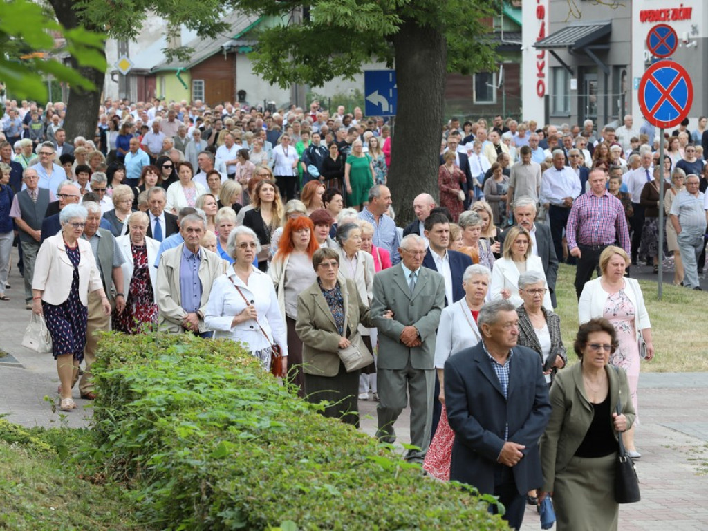 Hrubieszów: Procesja Bożego Ciała w parafiach św. Mikołaja i św. Stanisława Kostki [ZDJĘCIA]