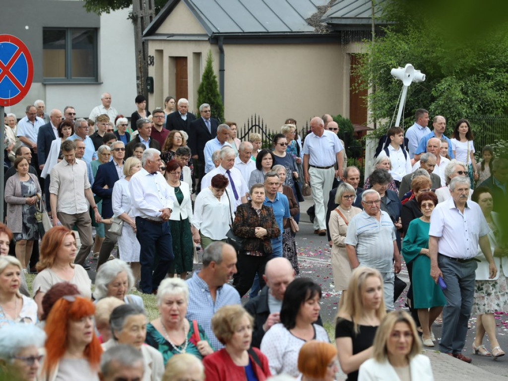 Hrubieszów: Procesja Bożego Ciała w parafiach św. Mikołaja i św. Stanisława Kostki [ZDJĘCIA]