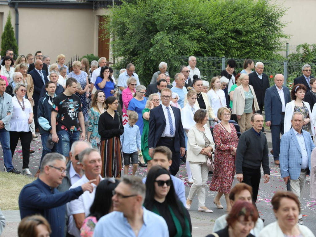 Hrubieszów: Procesja Bożego Ciała w parafiach św. Mikołaja i św. Stanisława Kostki [ZDJĘCIA]