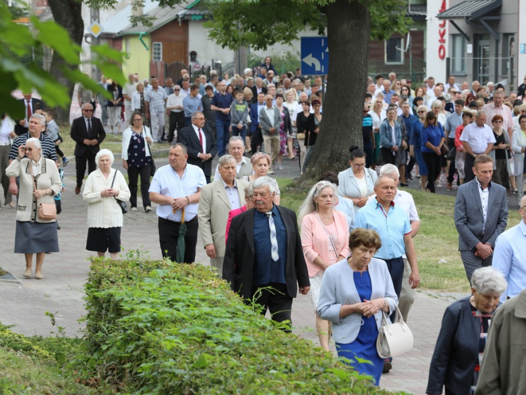 Hrubieszów: Procesja Bożego Ciała w parafiach św. Mikołaja i św. Stanisława Kostki [ZDJĘCIA]