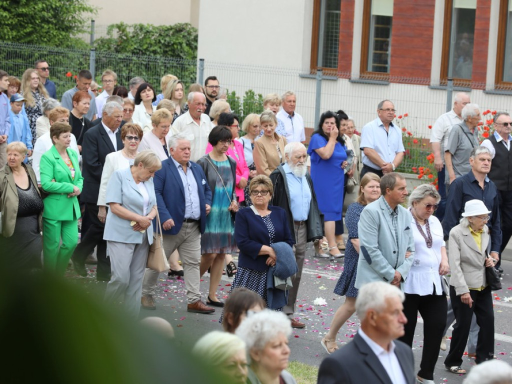 Hrubieszów: Procesja Bożego Ciała w parafiach św. Mikołaja i św. Stanisława Kostki [ZDJĘCIA]