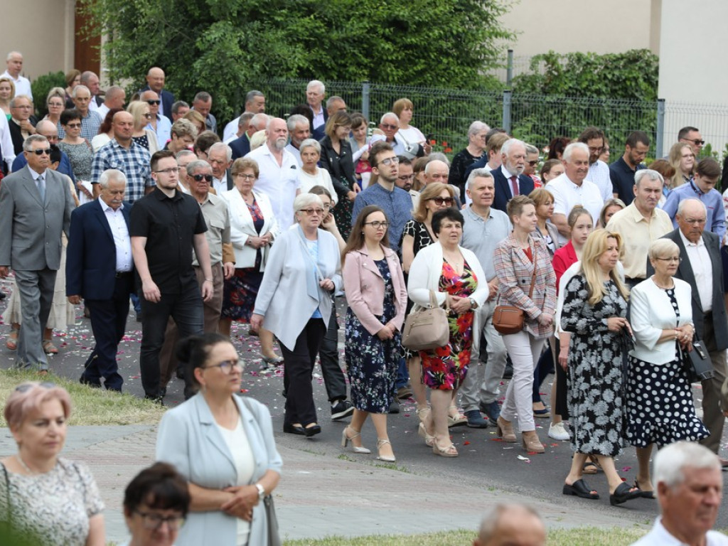 Hrubieszów: Procesja Bożego Ciała w parafiach św. Mikołaja i św. Stanisława Kostki [ZDJĘCIA]