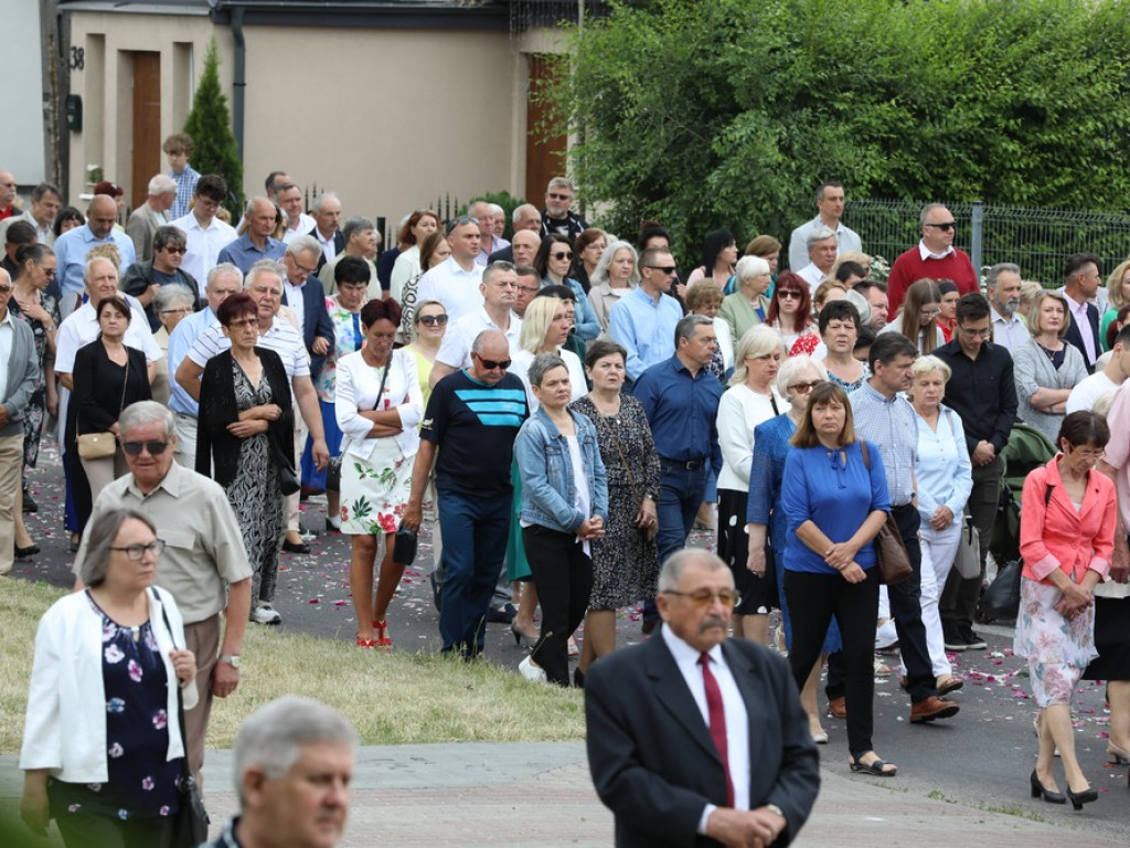 Hrubieszów: Procesja Bożego Ciała w parafiach św. Mikołaja i św. Stanisława Kostki [ZDJĘCIA]
