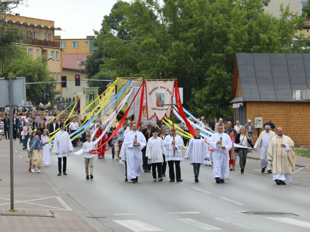 Hrubieszów: Procesja Bożego Ciała w parafiach św. Mikołaja i św. Stanisława Kostki [ZDJĘCIA]