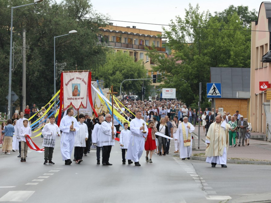 Hrubieszów: Procesja Bożego Ciała w parafiach św. Mikołaja i św. Stanisława Kostki [ZDJĘCIA]