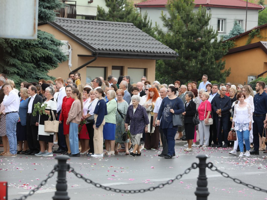 Hrubieszów: Procesja Bożego Ciała w parafiach św. Mikołaja i św. Stanisława Kostki [ZDJĘCIA]