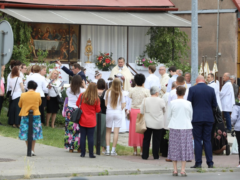 Hrubieszów: Procesja Bożego Ciała w parafiach św. Mikołaja i św. Stanisława Kostki [ZDJĘCIA]