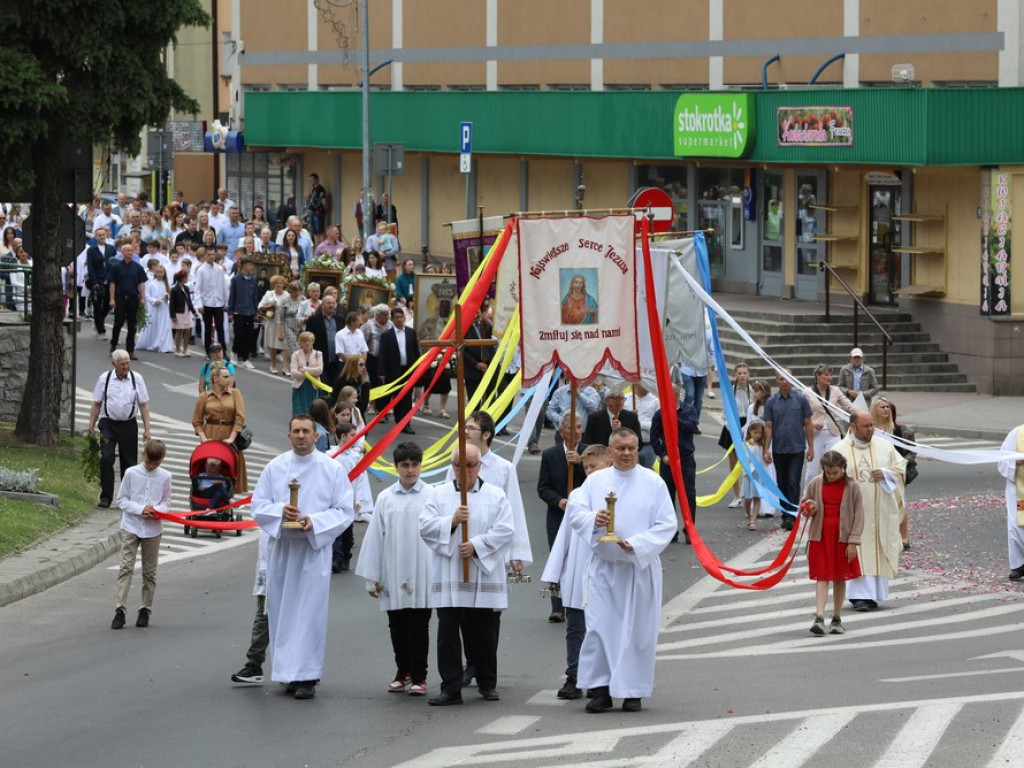 Hrubieszów: Procesja Bożego Ciała w parafiach św. Mikołaja i św. Stanisława Kostki [ZDJĘCIA]
