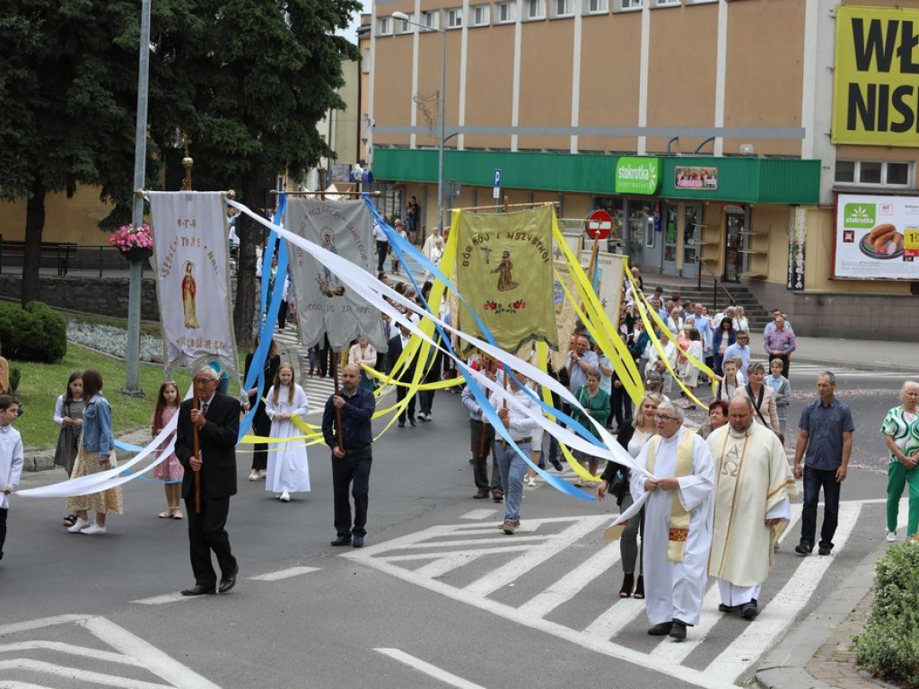 Hrubieszów: Procesja Bożego Ciała w parafiach św. Mikołaja i św. Stanisława Kostki [ZDJĘCIA]