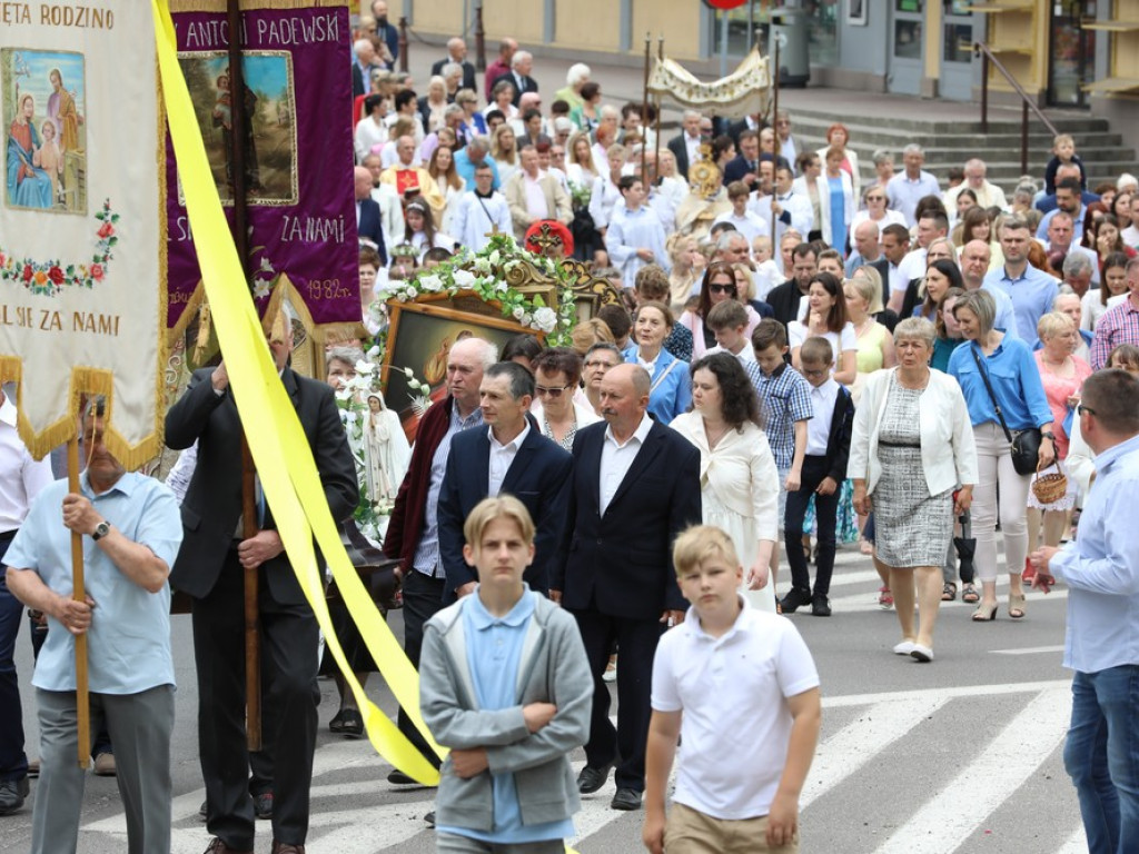 Hrubieszów: Procesja Bożego Ciała w parafiach św. Mikołaja i św. Stanisława Kostki [ZDJĘCIA]