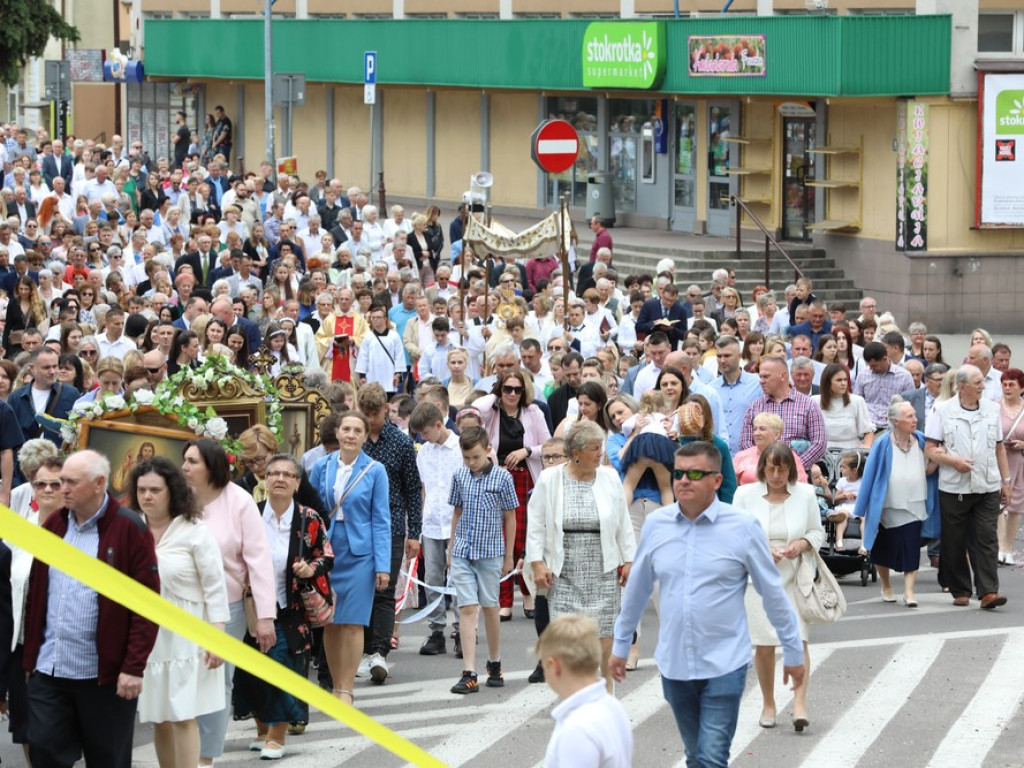 Hrubieszów: Procesja Bożego Ciała w parafiach św. Mikołaja i św. Stanisława Kostki [ZDJĘCIA]