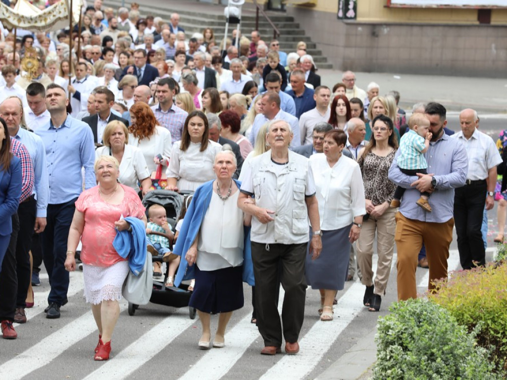 Hrubieszów: Procesja Bożego Ciała w parafiach św. Mikołaja i św. Stanisława Kostki [ZDJĘCIA]