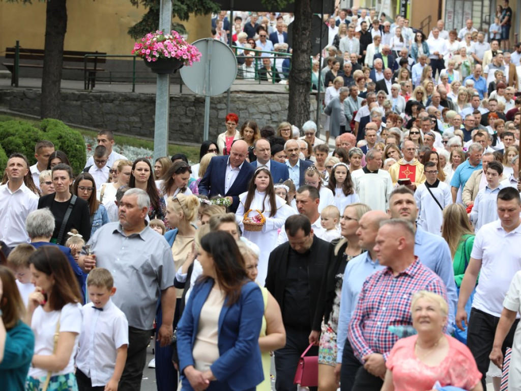 Hrubieszów: Procesja Bożego Ciała w parafiach św. Mikołaja i św. Stanisława Kostki [ZDJĘCIA]