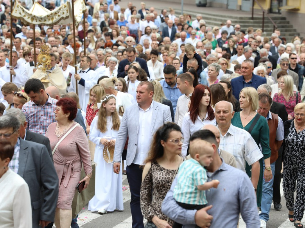 Hrubieszów: Procesja Bożego Ciała w parafiach św. Mikołaja i św. Stanisława Kostki [ZDJĘCIA]
