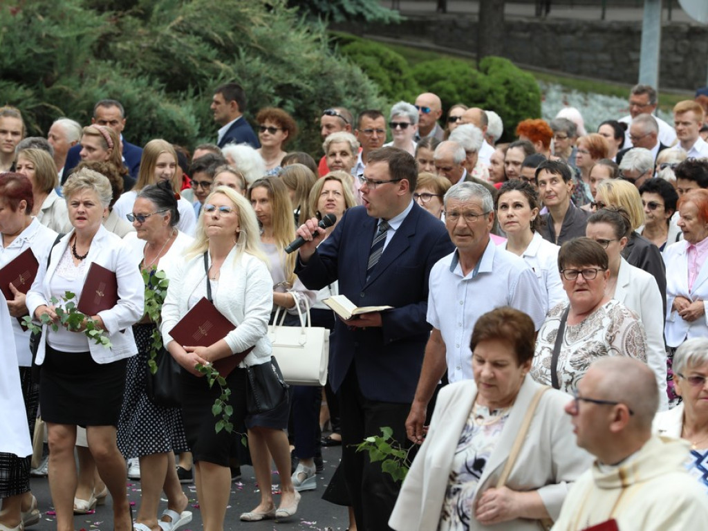 Hrubieszów: Procesja Bożego Ciała w parafiach św. Mikołaja i św. Stanisława Kostki [ZDJĘCIA]