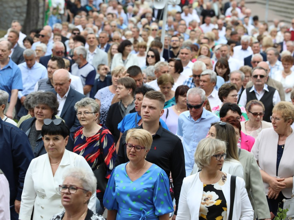 Hrubieszów: Procesja Bożego Ciała w parafiach św. Mikołaja i św. Stanisława Kostki [ZDJĘCIA]