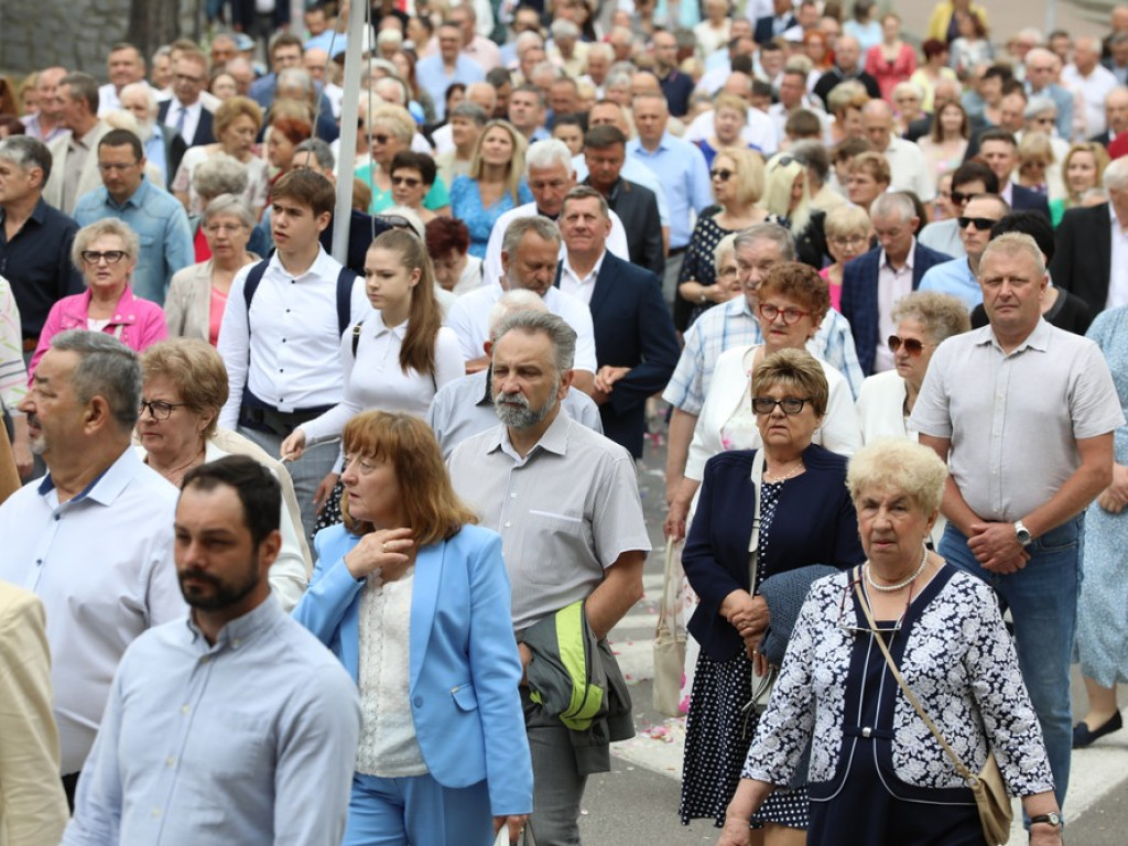 Hrubieszów: Procesja Bożego Ciała w parafiach św. Mikołaja i św. Stanisława Kostki [ZDJĘCIA]