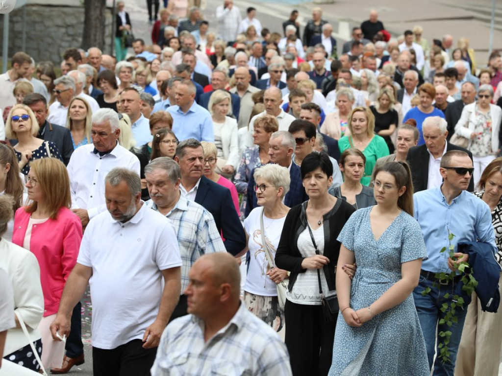 Hrubieszów: Procesja Bożego Ciała w parafiach św. Mikołaja i św. Stanisława Kostki [ZDJĘCIA]
