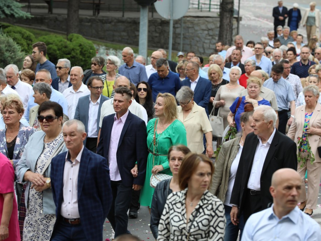 Hrubieszów: Procesja Bożego Ciała w parafiach św. Mikołaja i św. Stanisława Kostki [ZDJĘCIA]