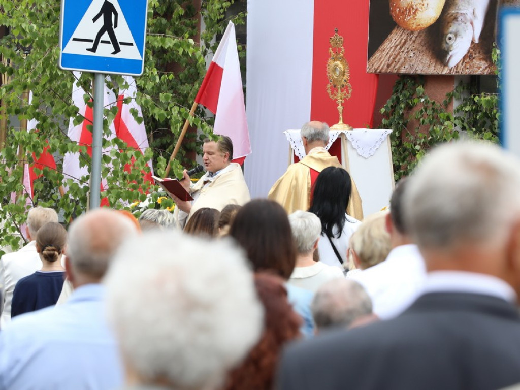 Hrubieszów: Procesja Bożego Ciała w parafiach św. Mikołaja i św. Stanisława Kostki [ZDJĘCIA]