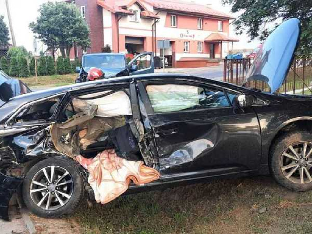 Wypadek na skrzyżowaniu w Starej Wsi [ZDJĘCIA]