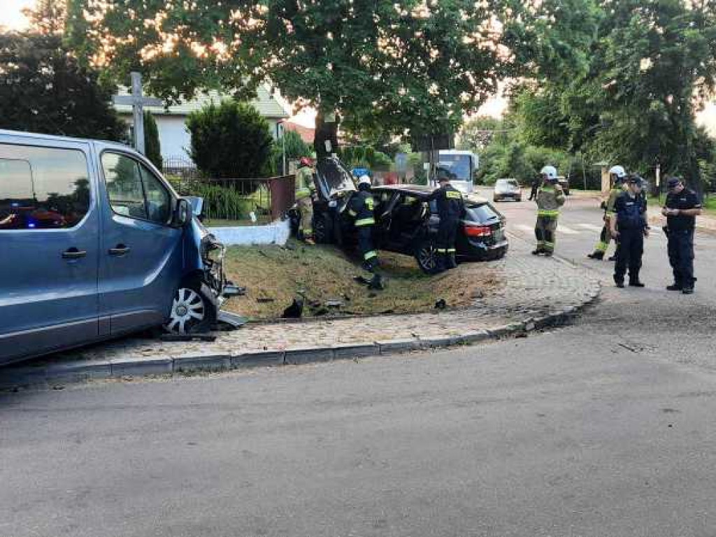 Wypadek na skrzyżowaniu w Starej Wsi [ZDJĘCIA]